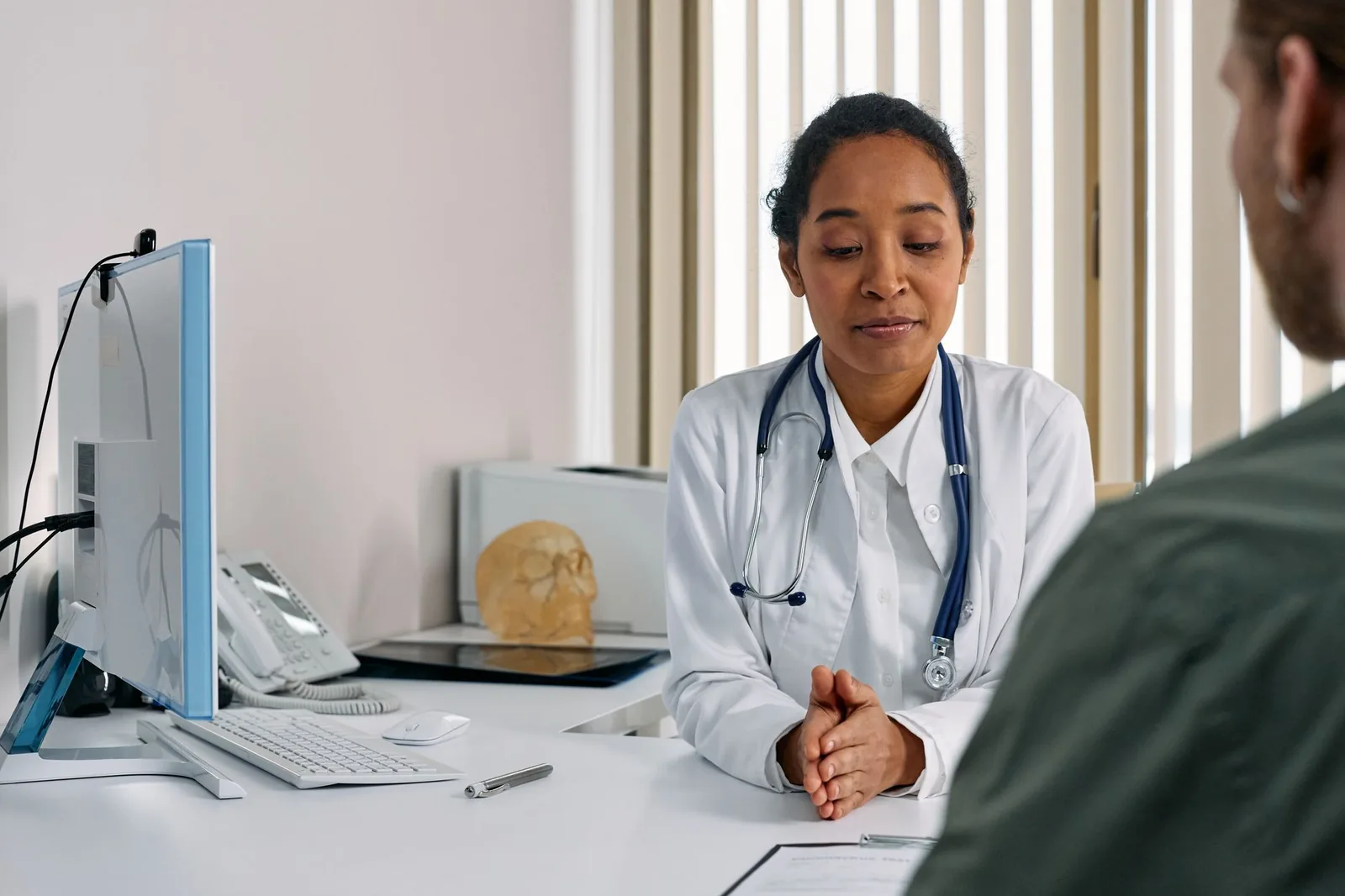 Consultation chez un médecin à Nouméa, remboursée en partie par la CAFAT via le RUAMM